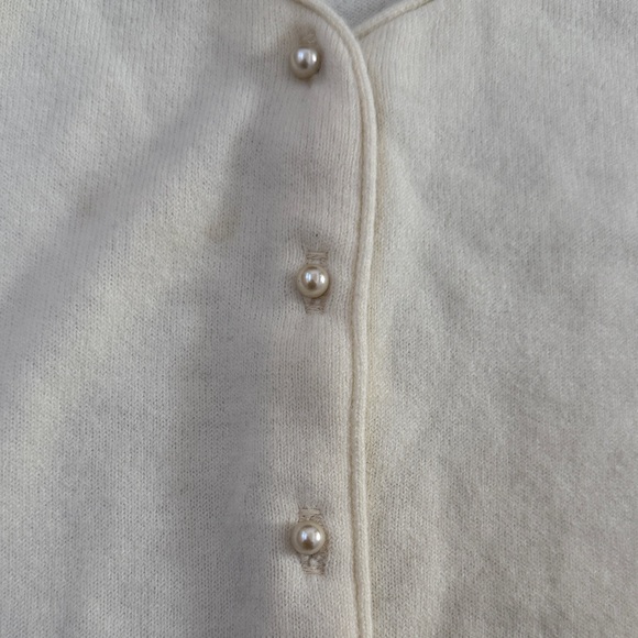 Vintage 50’s Talbott Taralan Cream Women's Sweater with Pearl Buttons Size 40 - Picture 3 of 5